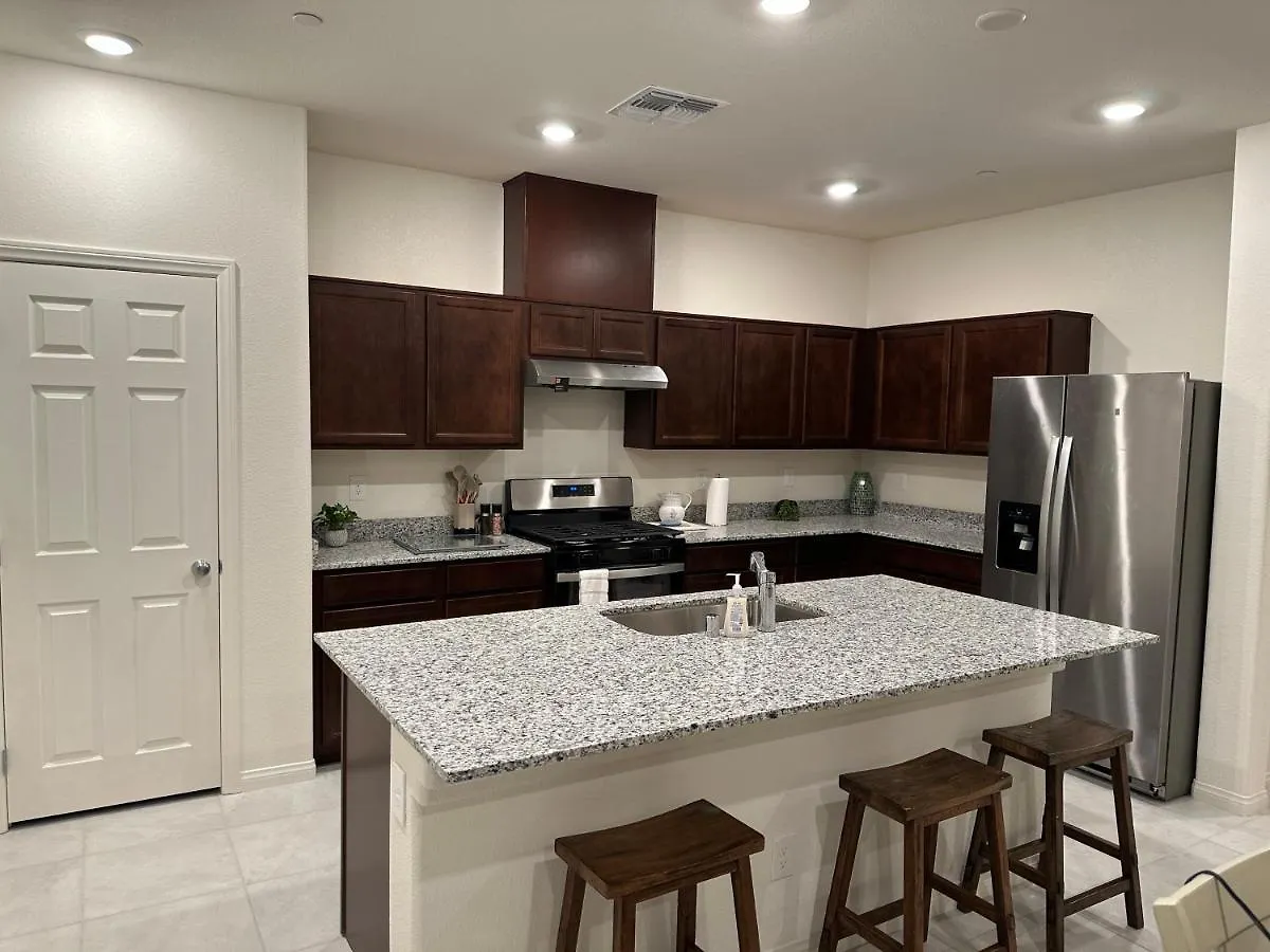 Apartment Beautiful Brand New 2 Bedroom Vegas Home! Fits 12 Or More,15-20 Minutes From Lv Strip Las Vegas