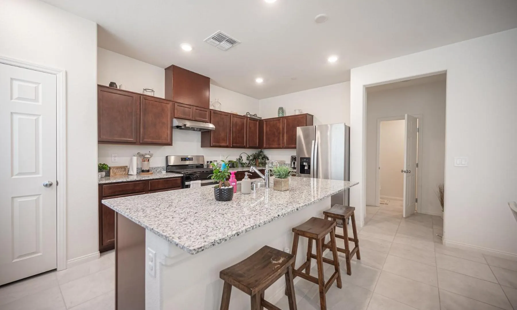 Beautiful Brand New 2 Bedroom Vegas Home! Fits 12 Or More,15-20 Minutes From Lv Strip Las Vegas