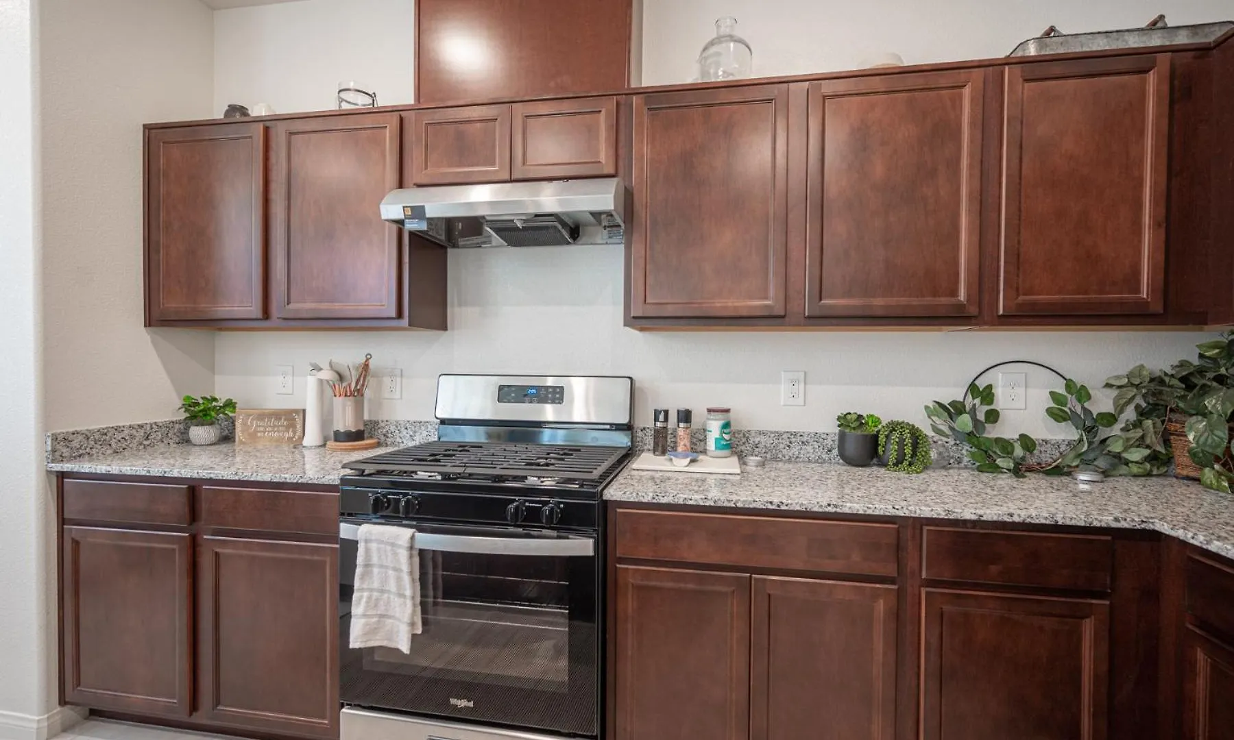 Beautiful Brand New 2 Bedroom Vegas Home! Fits 12 Or More,15-20 Minutes From Lv Strip Las Vegas Apartment