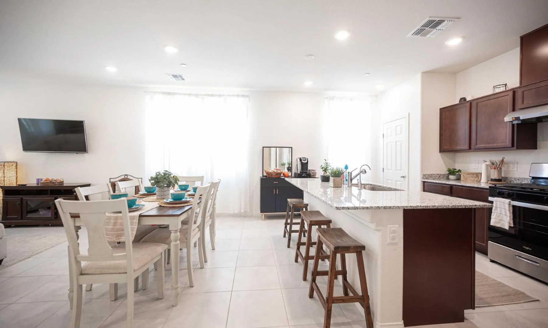 Apartment Beautiful Brand New 2 Bedroom Vegas Home! Fits 12 Or More,15-20 Minutes From Lv Strip Las Vegas