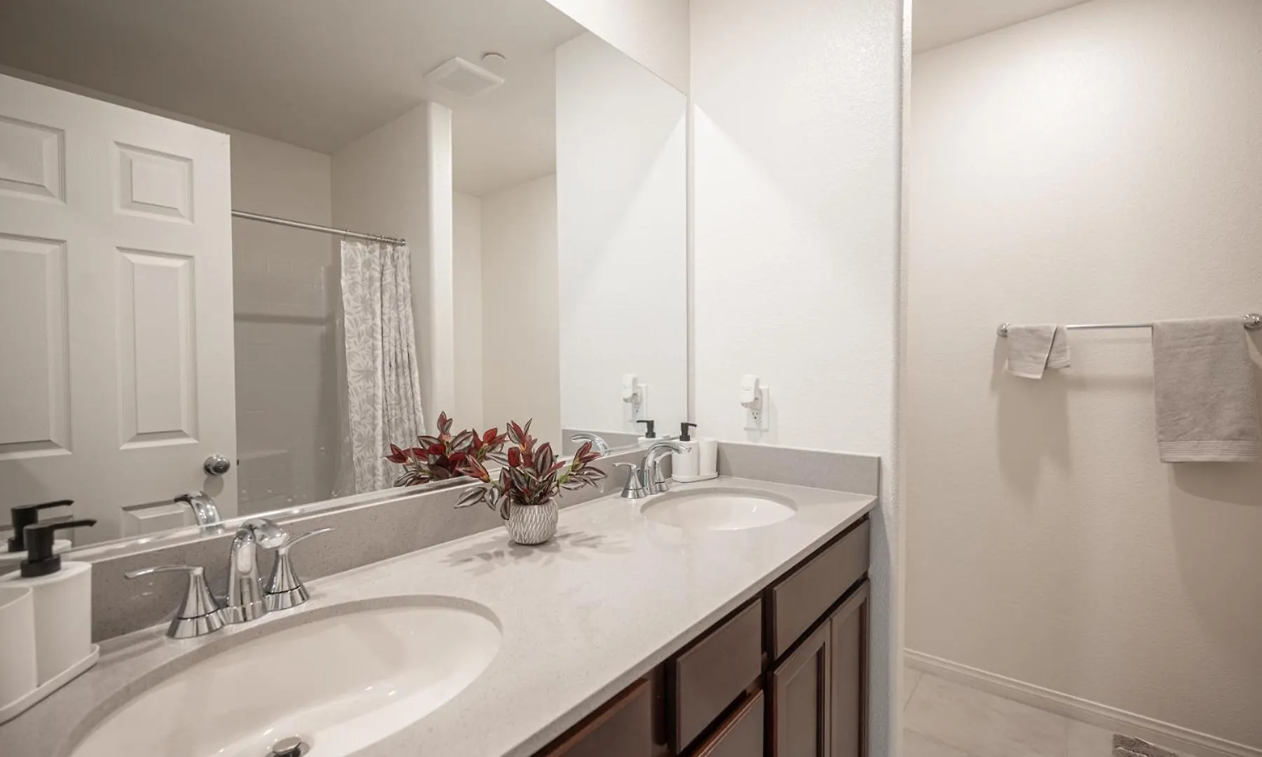 Beautiful Brand New 2 Bedroom Vegas Home! Fits 12 Or More,15-20 Minutes From Lv Strip Las Vegas United States