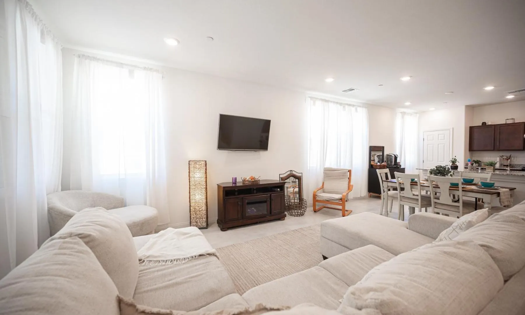 Beautiful Brand New 2 Bedroom Vegas Home! Fits 12 Or More,15-20 Minutes From Lv Strip Las Vegas Apartment
