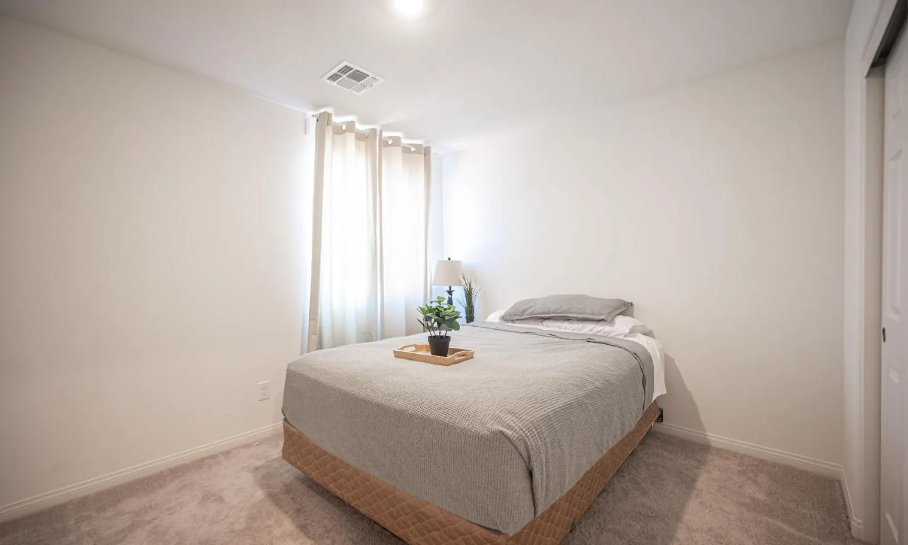 Apartment Beautiful Brand New 2 Bedroom Vegas Home! Fits 12 Or More,15-20 Minutes From Lv Strip Las Vegas