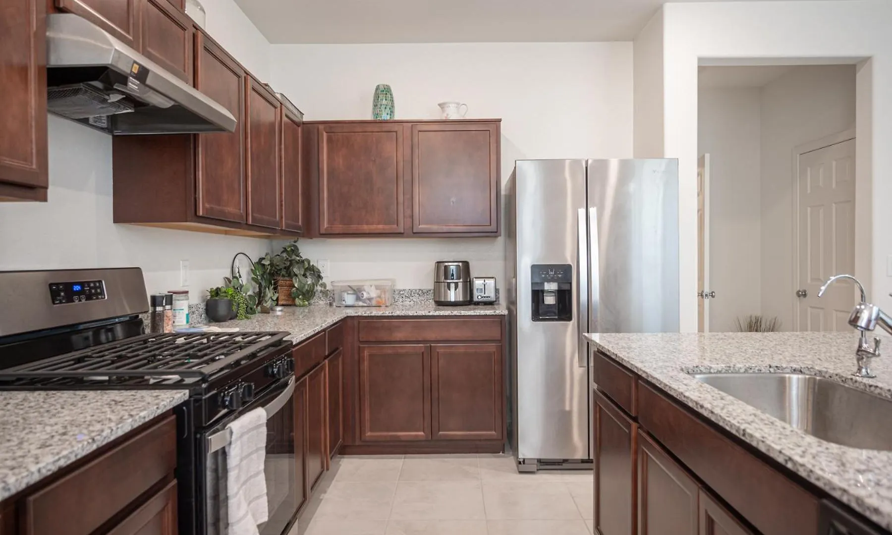 Beautiful Brand New 2 Bedroom Vegas Home! Fits 12 Or More,15-20 Minutes From Lv Strip Las Vegas