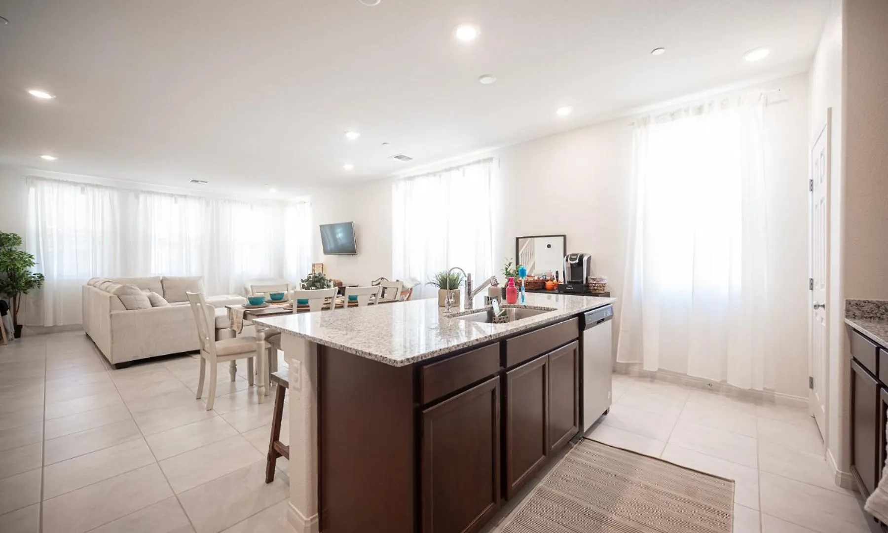 Beautiful Brand New 2 Bedroom Vegas Home! Fits 12 Or More,15-20 Minutes From Lv Strip Las Vegas Apartment