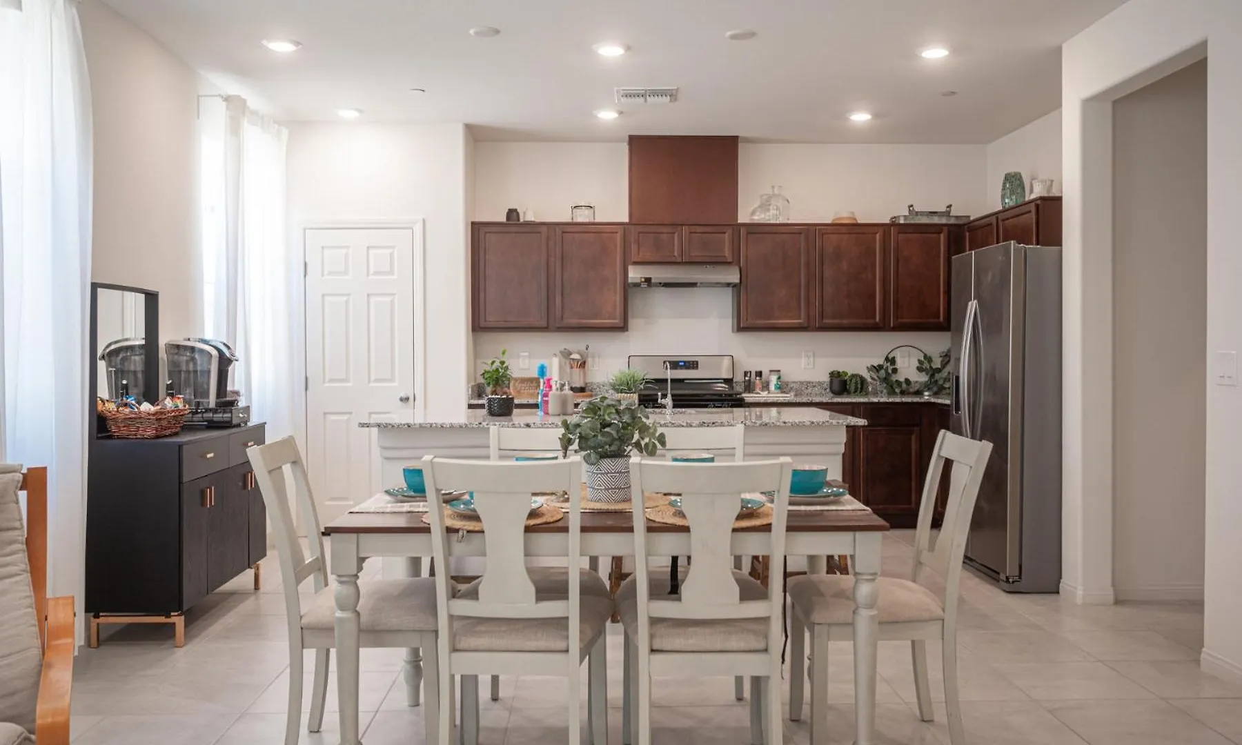 Beautiful Brand New 2 Bedroom Vegas Home! Fits 12 Or More,15-20 Minutes From Lv Strip Las Vegas Apartment